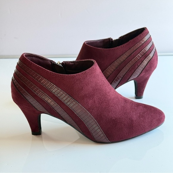 Eva & Zoe Shoes - Eva & Zoe Burgundy Evelyn Ankle Boots Size 6.5